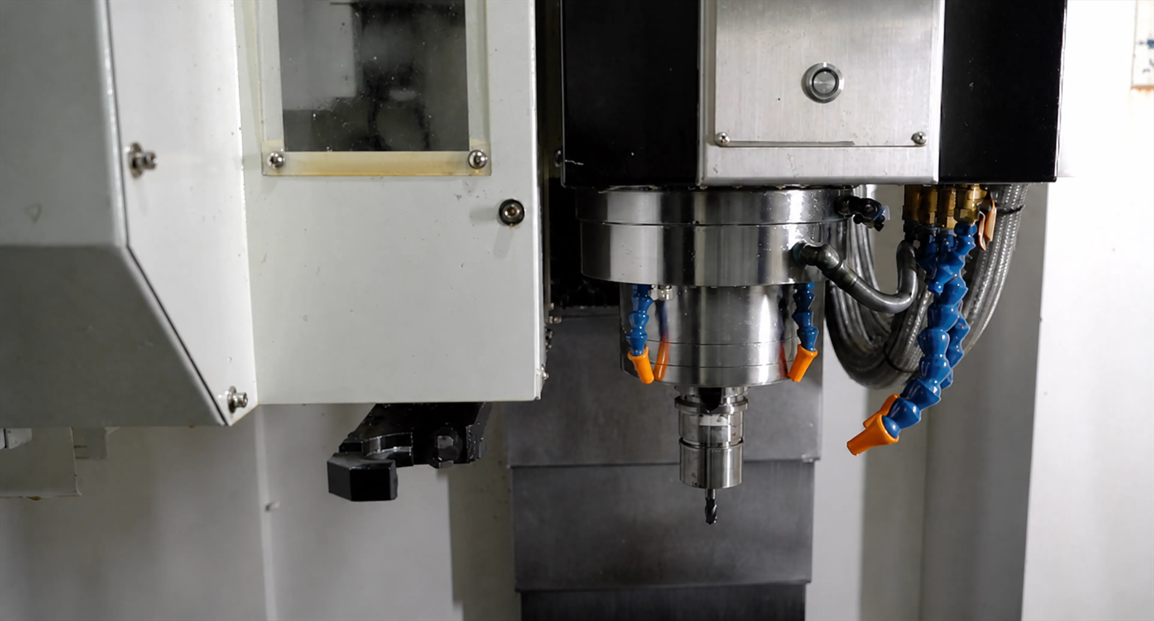 solution_/images/auto/management/cnc_tool_verification.webp