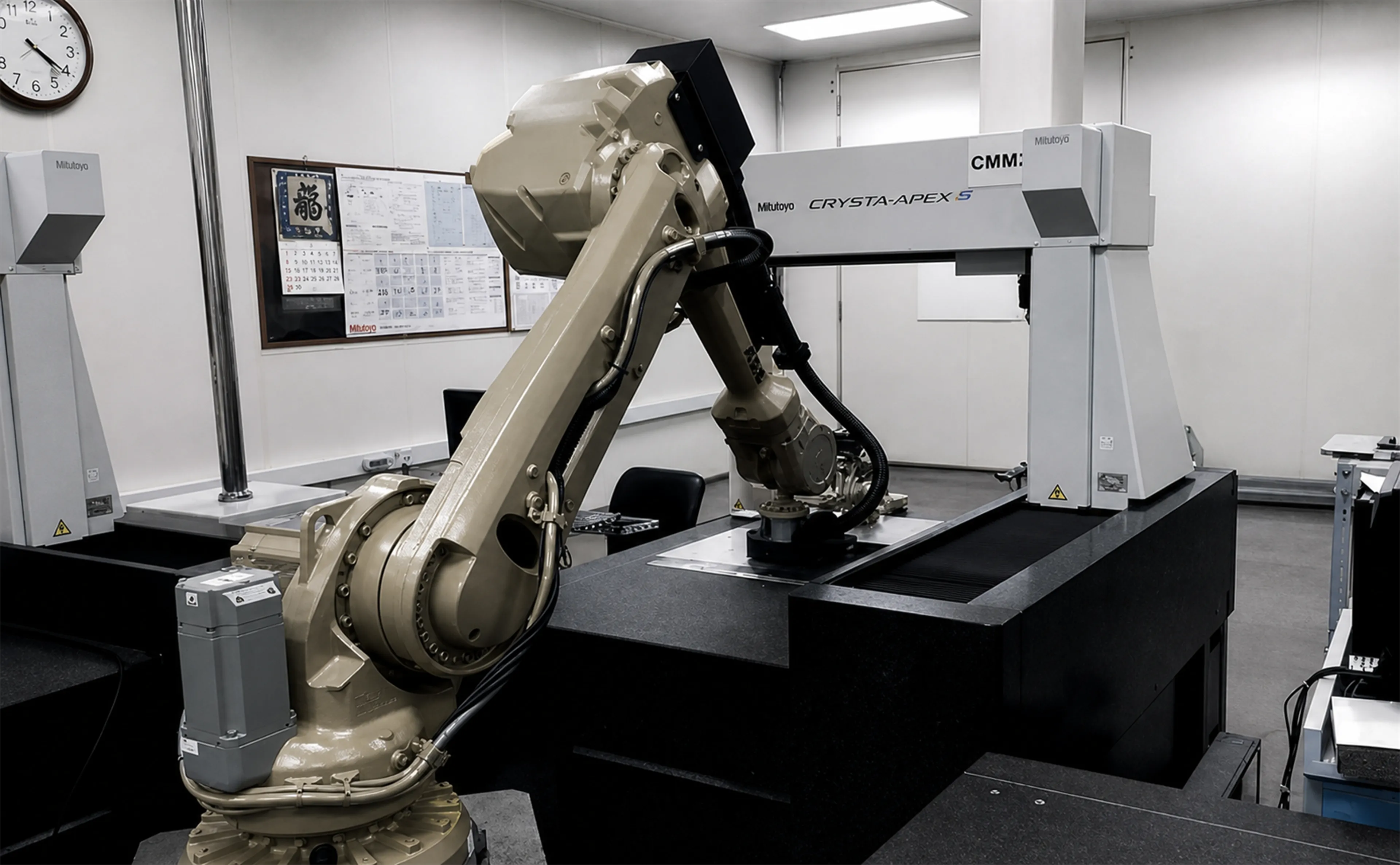 /images/auto/tending/measurement_cmm_robot.webp