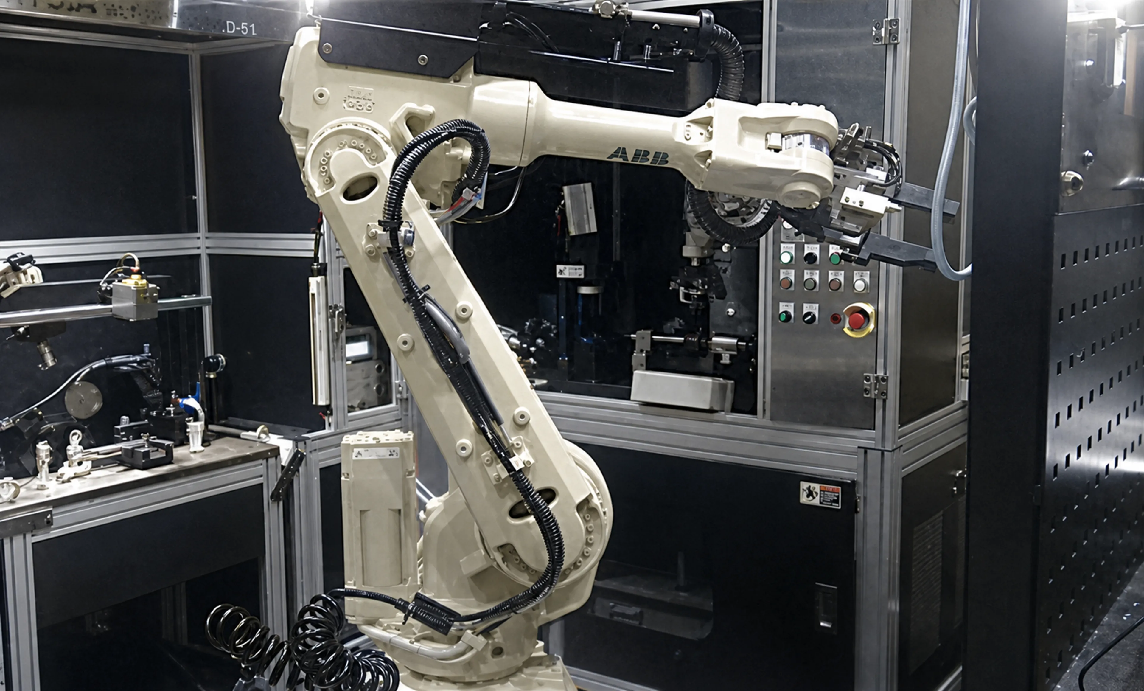 /images/auto/tending/post_processing_deburring_robot.webp